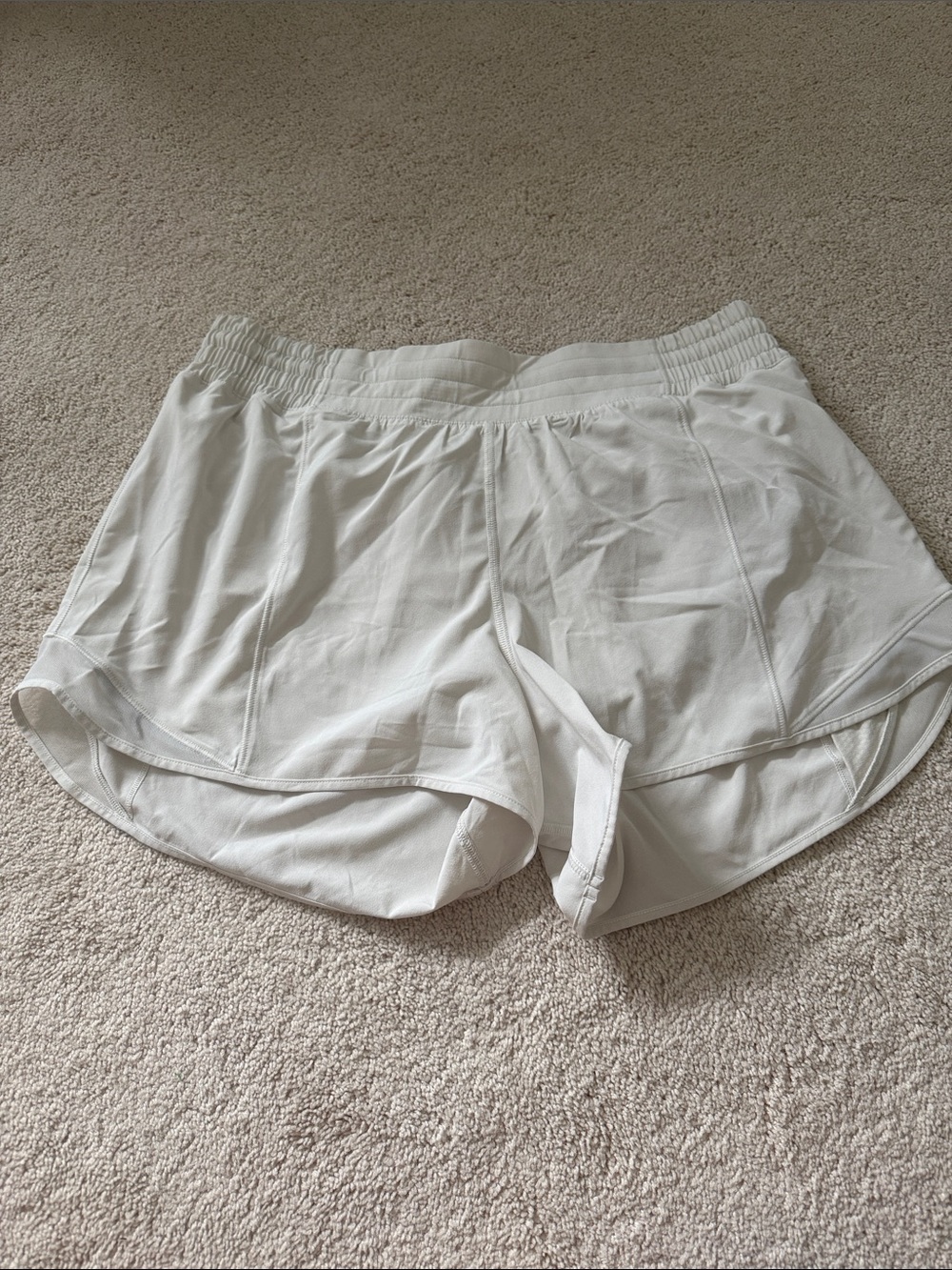 Lululemon Hotty hot high rise lined short 4” in bone